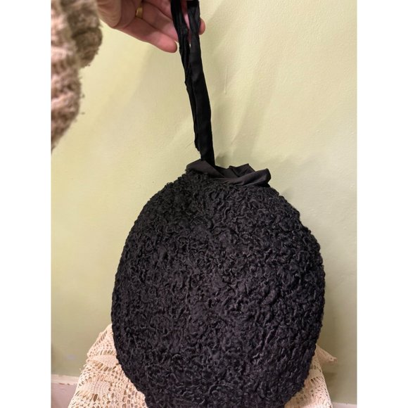 Antique 1920's Curly black lambs wool hand Muff Warmer - Picture 3 of 14